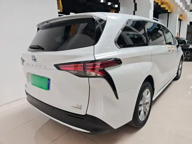 Toyota Sienna — Фото автомобиля 5