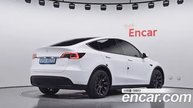 Tesla Model Y — Фото автомобиля 2