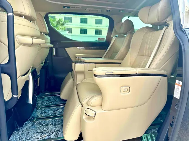 Toyota Vellfire — Фото автомобиля 5
