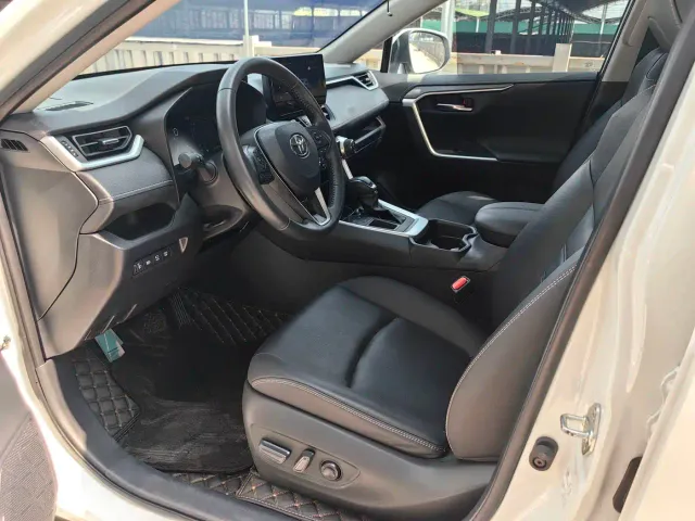 Toyota RAV4 — Фото автомобиля 14