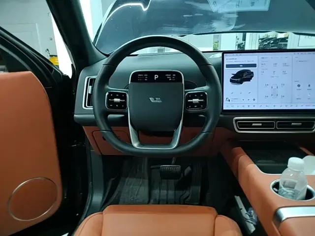 Li Auto L7 — Фото автомобиля 10