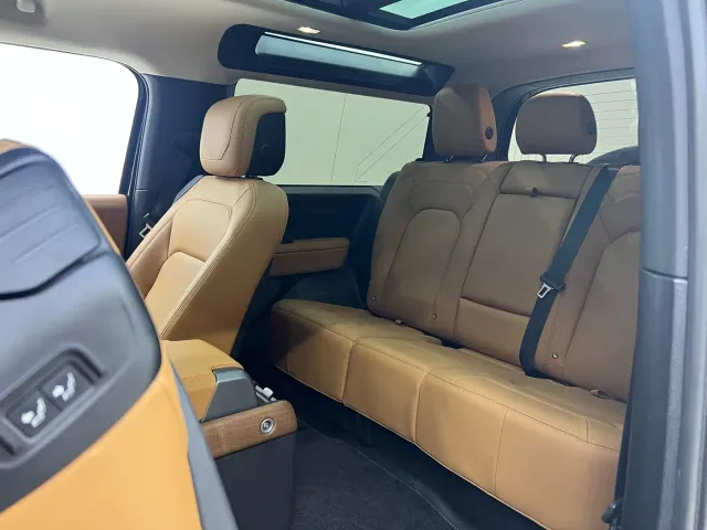 Land Rover Defender — Фото автомобиля 19