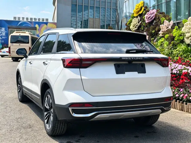 Besturn Bestune T77 2023 1.5T Automatic Luxury — Фото автомобиля 12