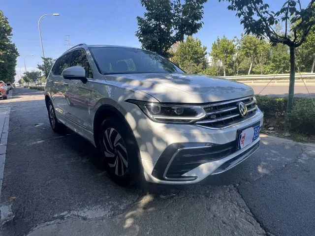 Volkswagen Tiguan L — Фото автомобиля 2
