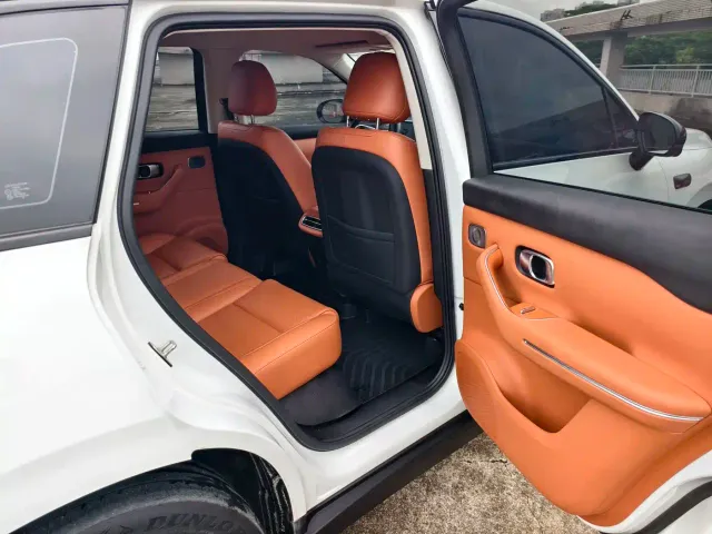 Leapmotor C10 — Фото автомобиля 12