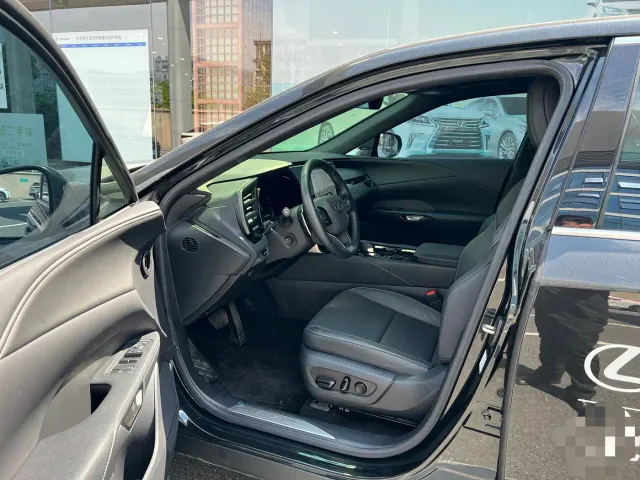 Lexus RX — Фото автомобиля 2