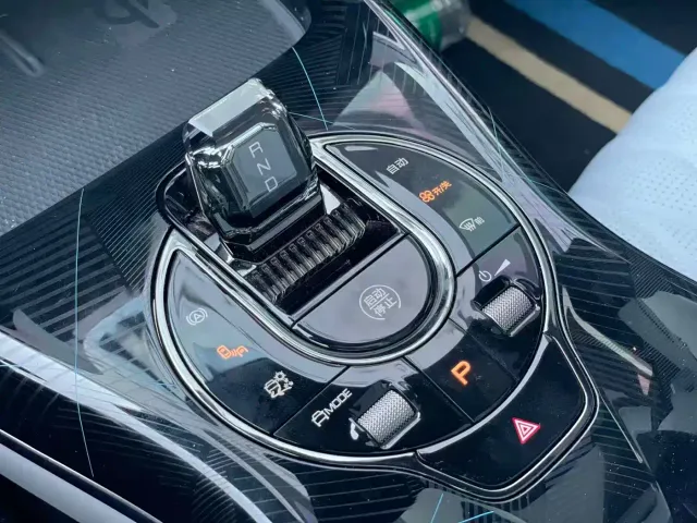 Jetour T2 — Фото автомобиля 10