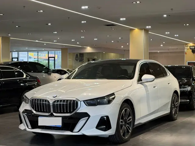 Фотография автомобиля — BMW 5 Series