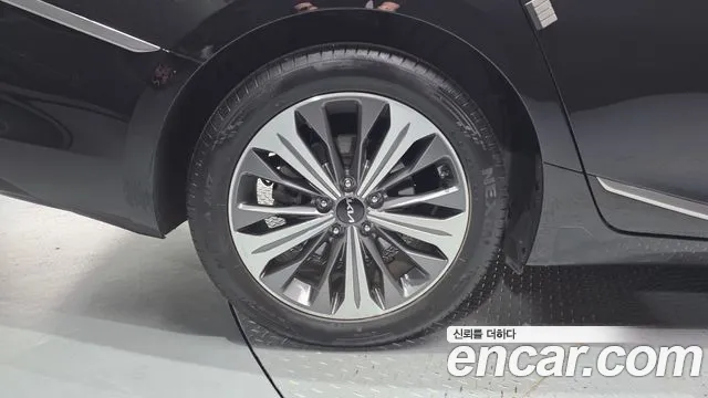 Kia K8 Hybrid — Фото автомобиля 5