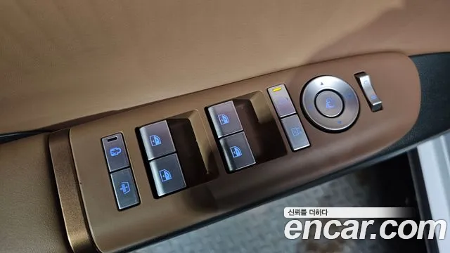 Hyundai Grandeur Grandeur (GN7) 2.5 Бензин 2WD — Фото автомобиля 27