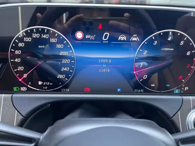 Mercedes-Benz E-Class — Фото автомобиля 12