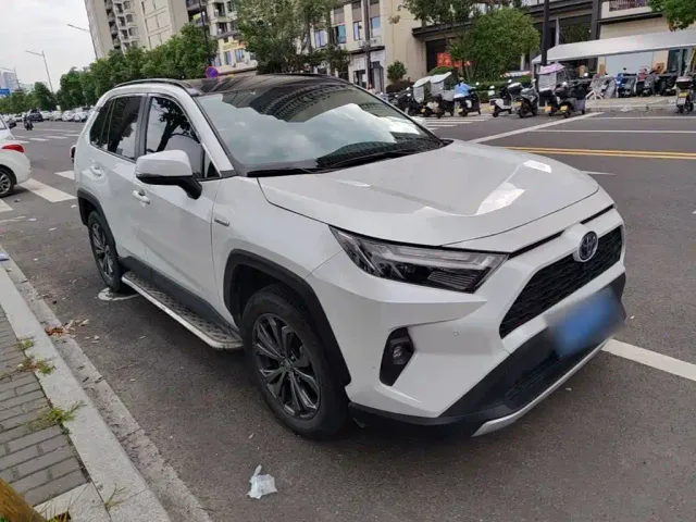 Toyota RAV4 — Фото автомобиля 3