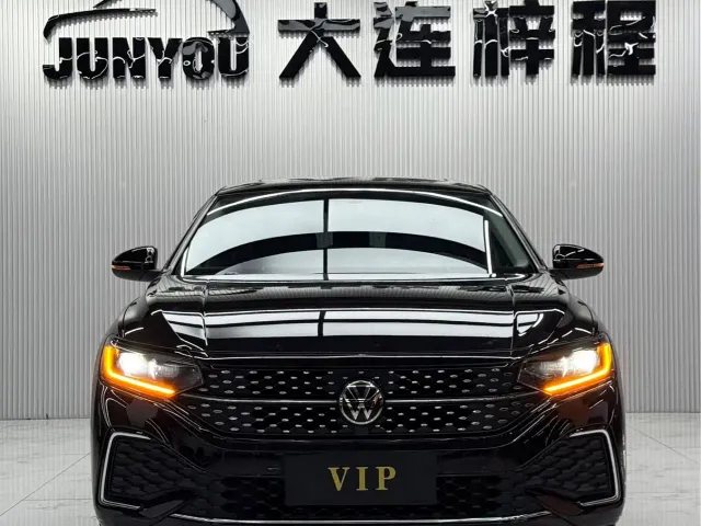 Volkswagen Passat — Фото автомобиля 2
