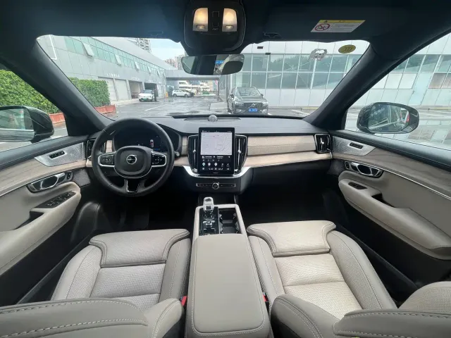 Volvo XC90 — Фото автомобиля 9