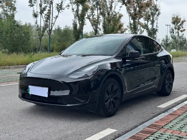Фотография автомобиля — Tesla Model Y