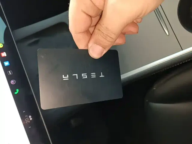 Tesla Model 3 — Фото автомобиля 8