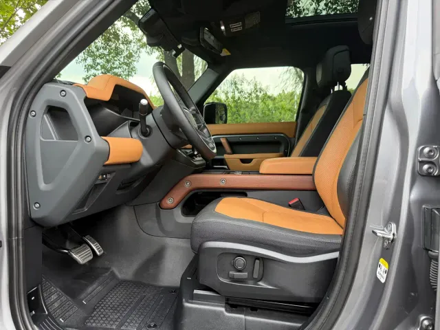 Land Rover Defender — Фото автомобиля 7