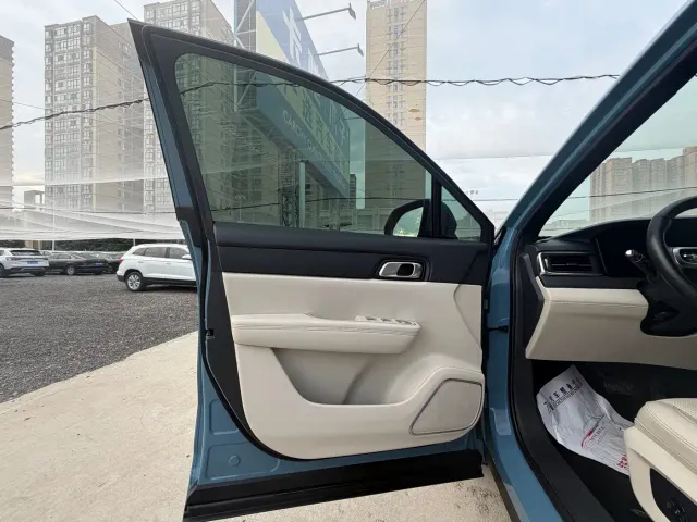 Li Auto ONE — Фото автомобиля 16