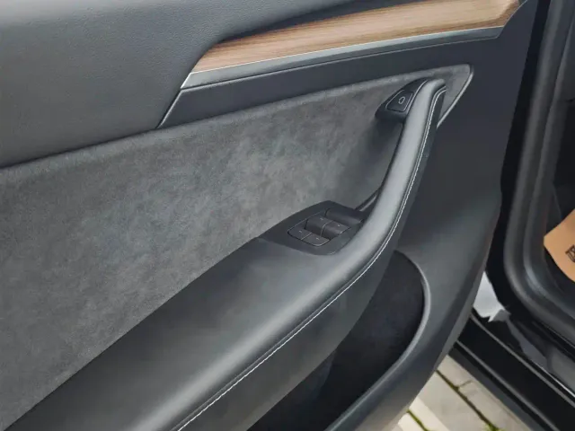 Tesla Model Y — Фото автомобиля 9