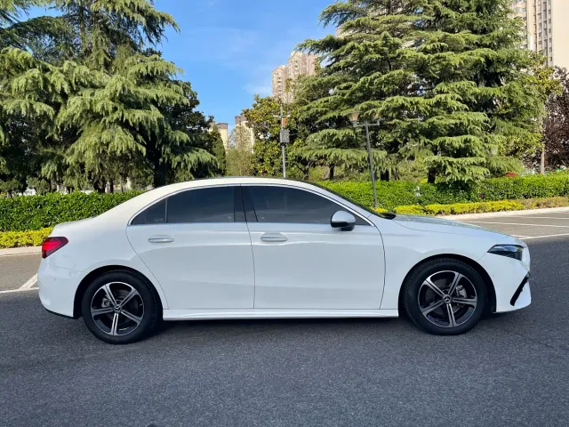 Mercedes-Benz A-Class — Фото автомобиля 3