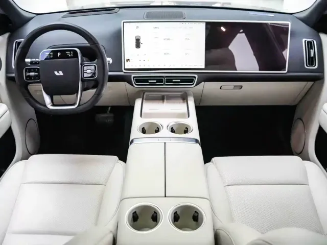 Li Auto L8 — Фото автомобиля 8