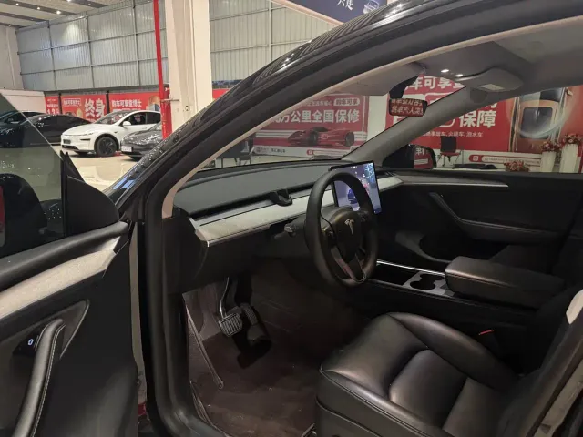 Tesla Model Y — Фото автомобиля 7