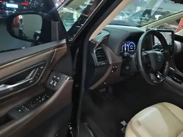 Toyota Alphard — Фото автомобиля 15