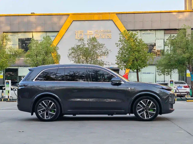 Li Auto L8 — Фото автомобиля 12