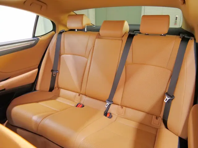 Lexus ES — Фото автомобиля 10