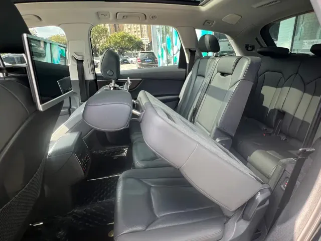 Audi Q7 — Фото автомобиля 13