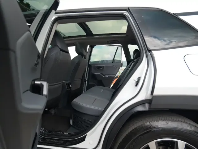 Toyota RAV4 — Фото автомобиля 9