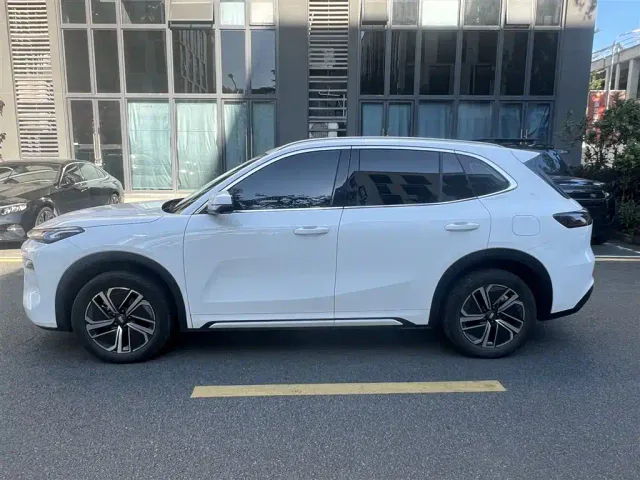 Geely Galaxy Starship 7 EM-i — Фото автомобиля 3
