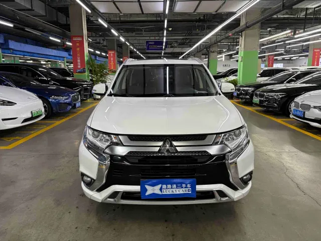 Mitsubishi Outlander — Фото автомобиля 2