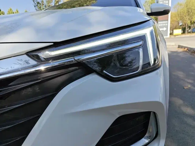 Roewe i6 MAX EV — Фото автомобиля 23