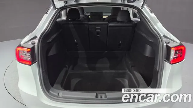 Tesla Model Y — Фото автомобиля 19