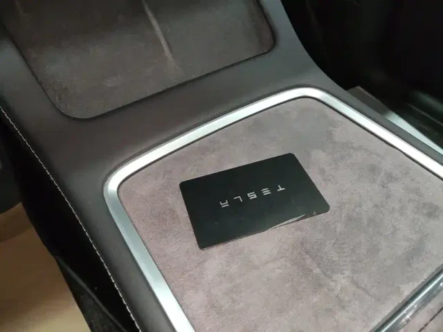 Tesla Model Y — Фото автомобиля 8