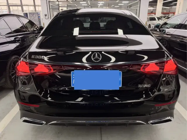 Mercedes-Benz E-Class — Фото автомобиля 16