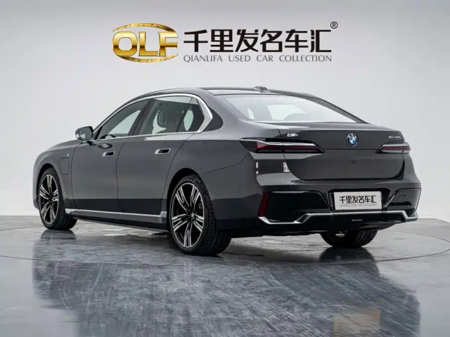 BMW i7 — Фото автомобиля 8