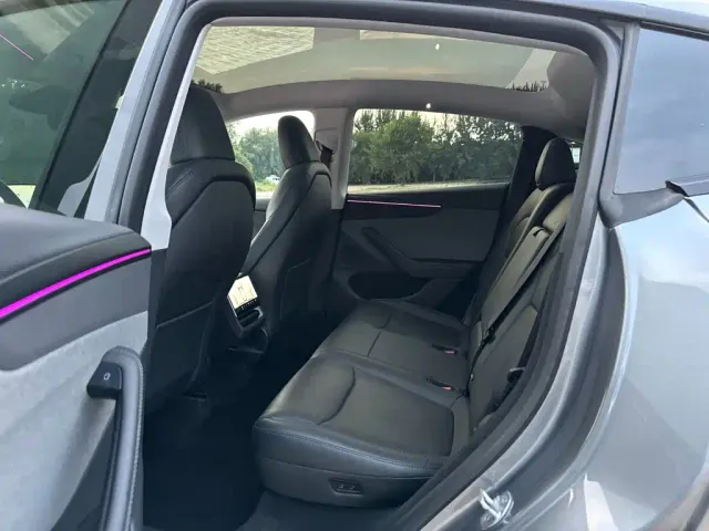 Tesla Model Y — Фото автомобиля 10