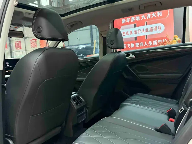 Volkswagen Tiguan L — Фото автомобиля 9