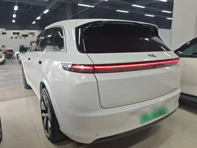 Li Auto L7 — Фото автомобиля 4