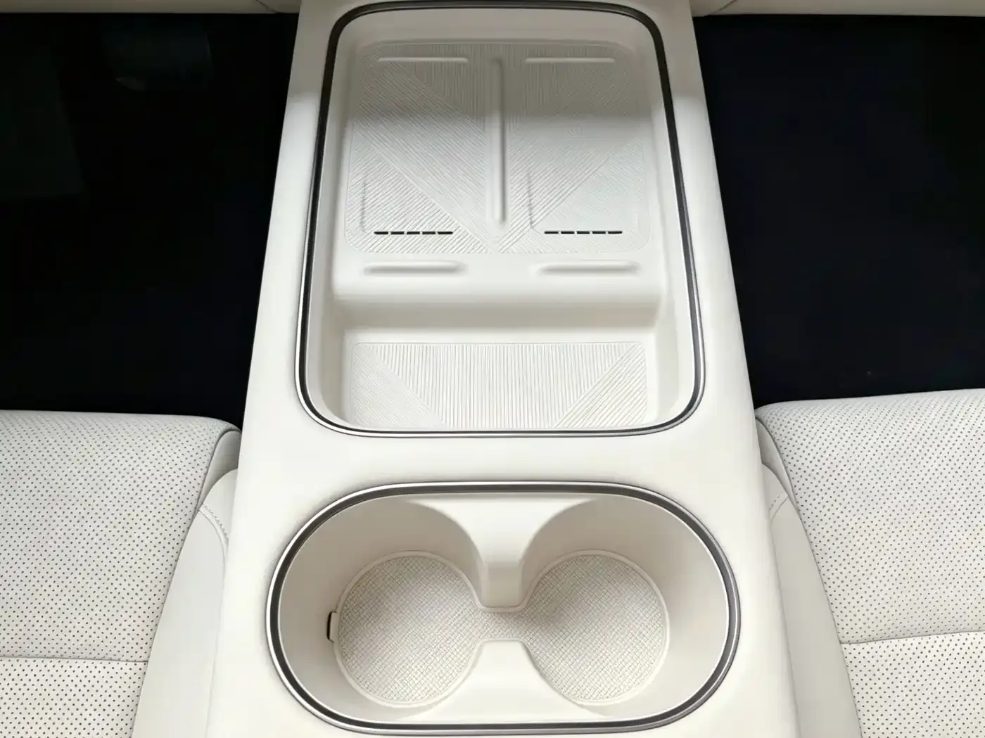 Li Auto Li Auto i6 2025 2WD Base Model — Фото автомобиля 16
