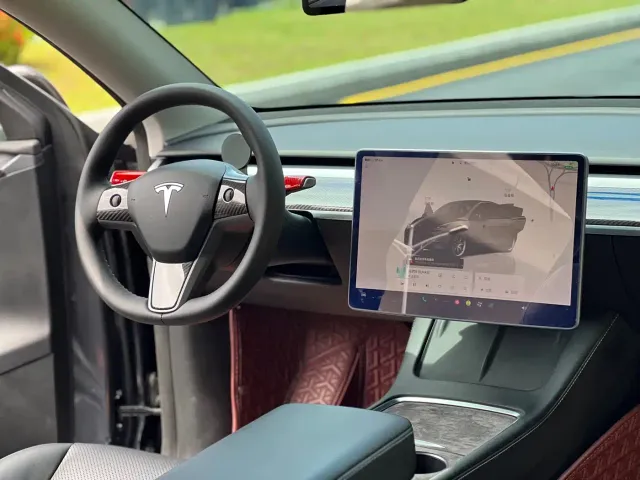 Tesla Model Y — Фото автомобиля 13