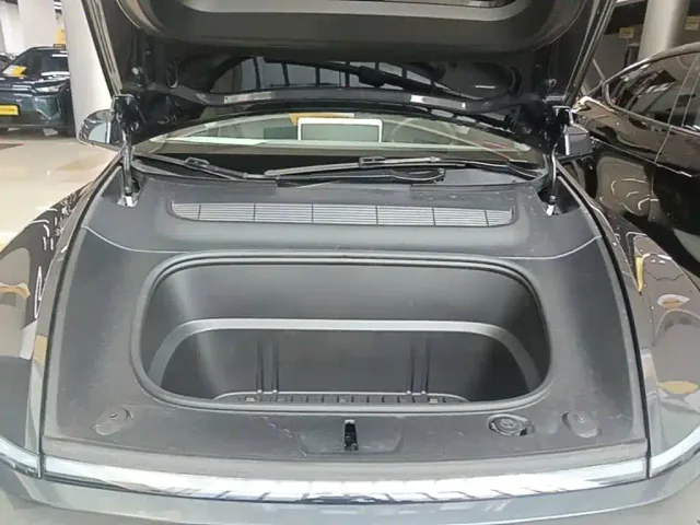 Tesla Model Y — Фото автомобиля 19