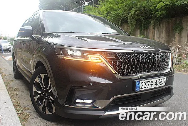 Kia Canival — Фото автомобиля 3