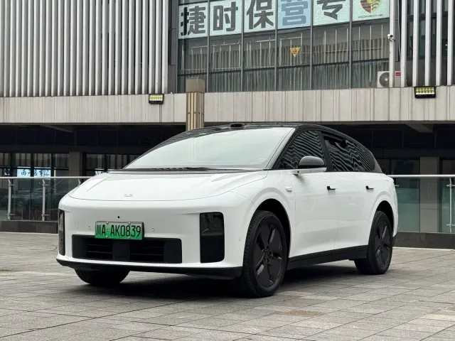 Фотография автомобиля — Li Auto i6
