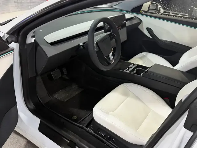Tesla Model 3 — Фото автомобиля 2