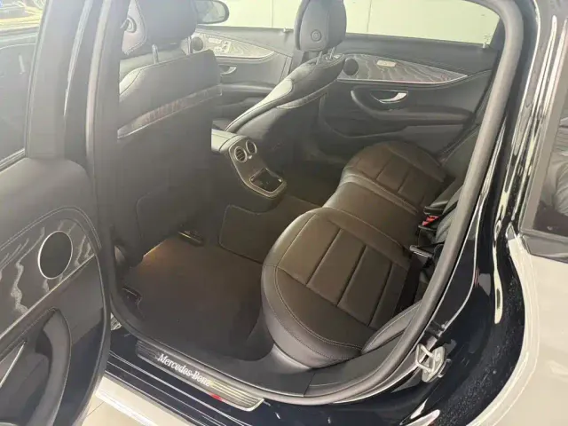 Mercedes-Benz E-Class — Фото автомобиля 4