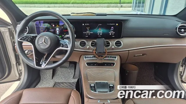 Mercedes-Benz E-Class — Фото автомобиля 4