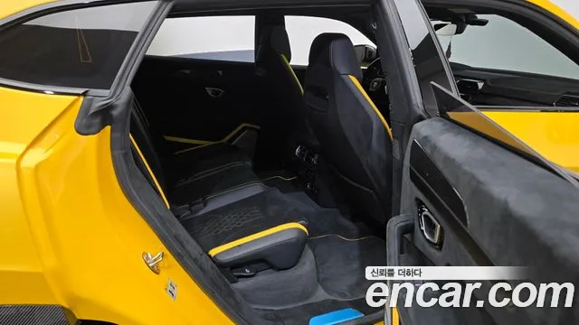 Lamborghini Urus — Фото автомобиля 11